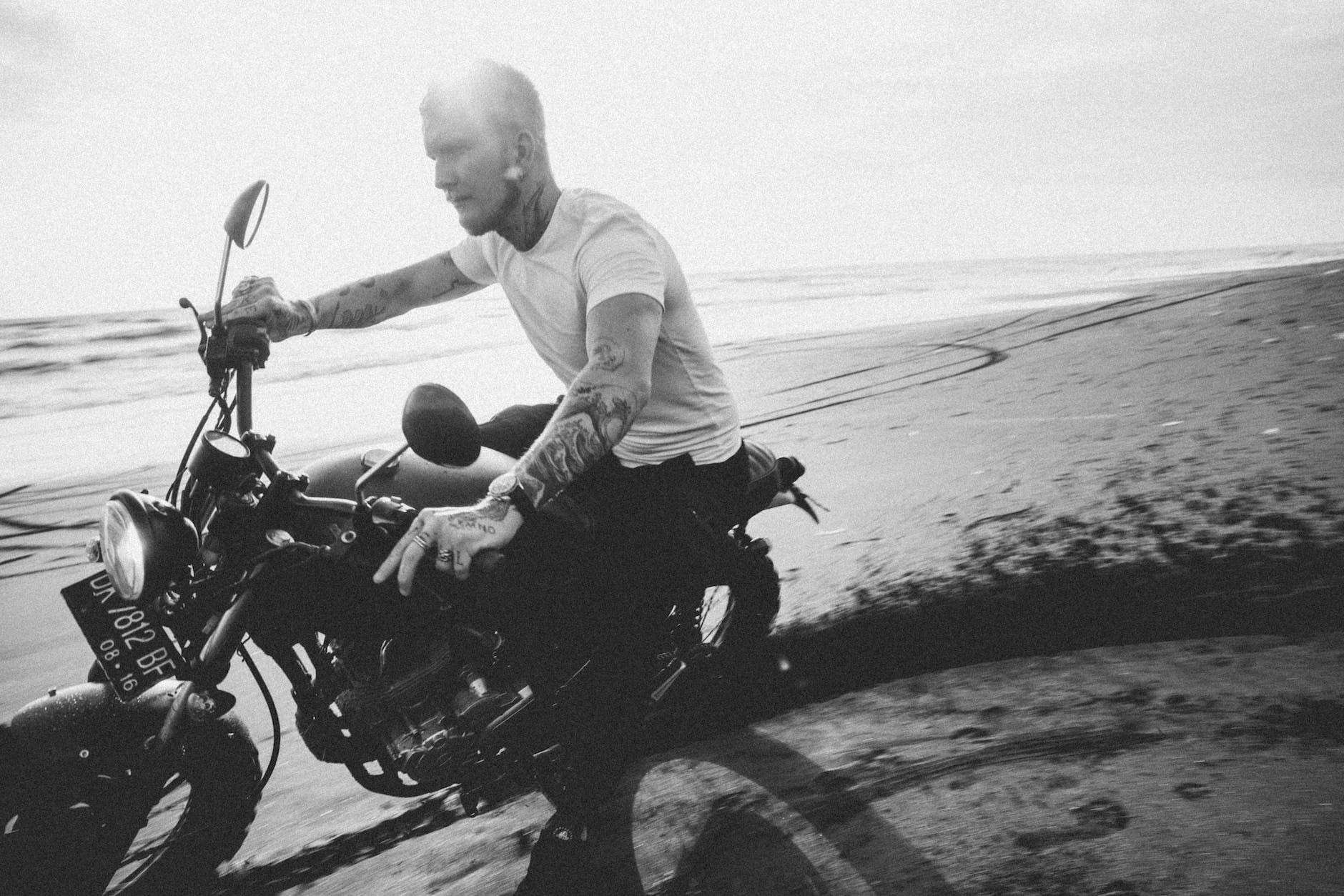 Voyages à travers le monde avec une moto